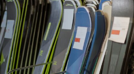 skis-solid-blue-bg1 skis-solid-blue-bg1